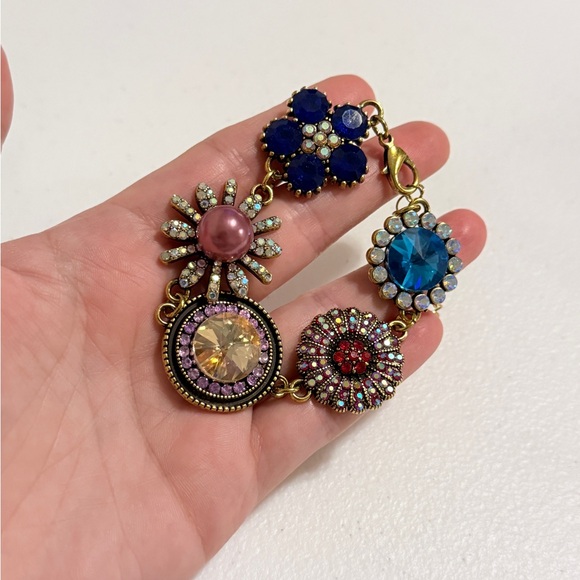 Elegant Multicolor Bracelet with Antique Gold Accents - Picture 3 of 7